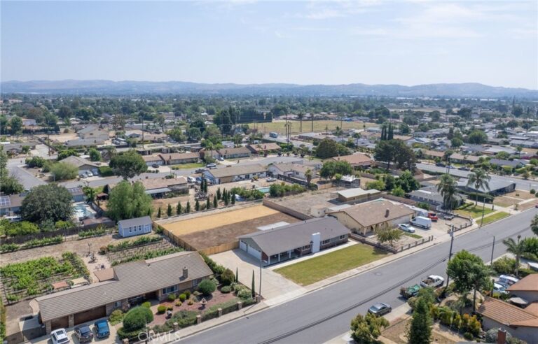 4565 Grand Avenue, Montclair