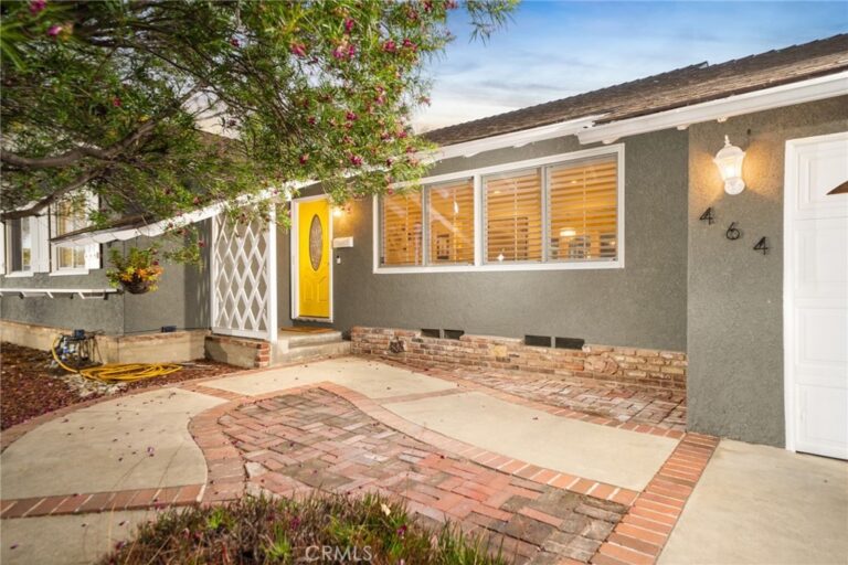 464 Cinderella Drive, Claremont