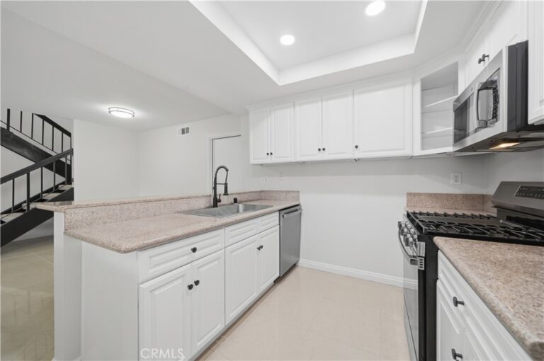 514 E Skylark, Ontario