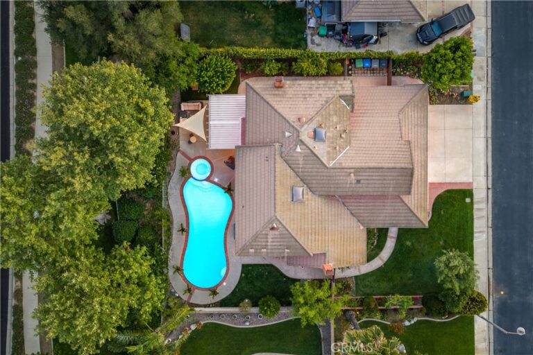 5570 Lakeview Drive, La Verne