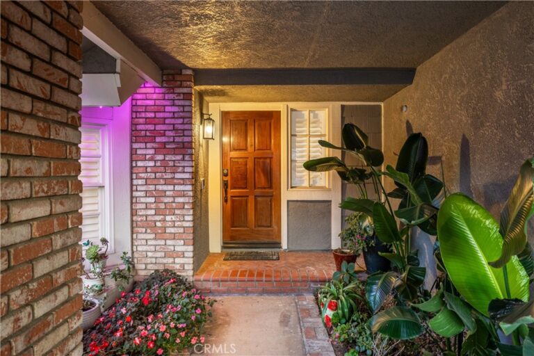 5570 Lakeview Drive, La Verne