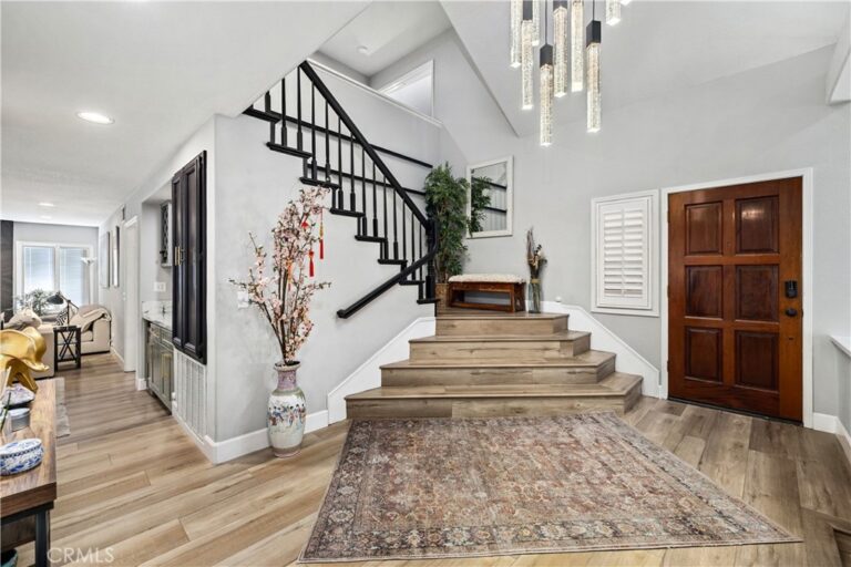 5570 Lakeview Drive, La Verne