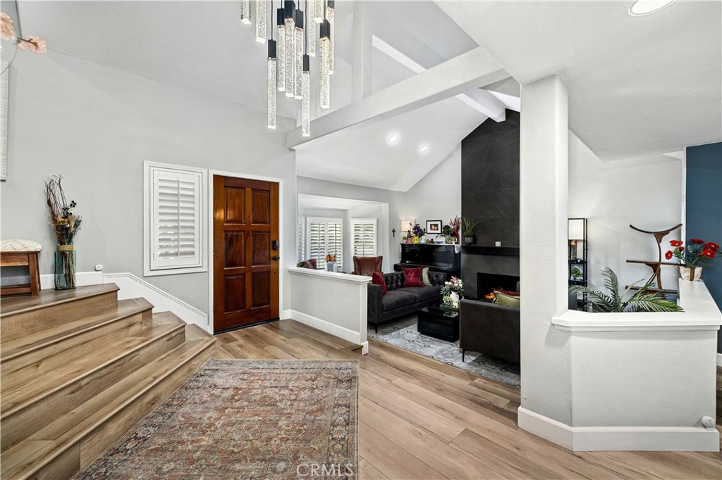 5570 Lakeview Drive, La Verne