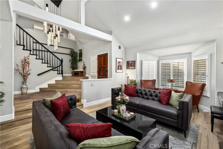 5570 Lakeview Drive, La Verne
