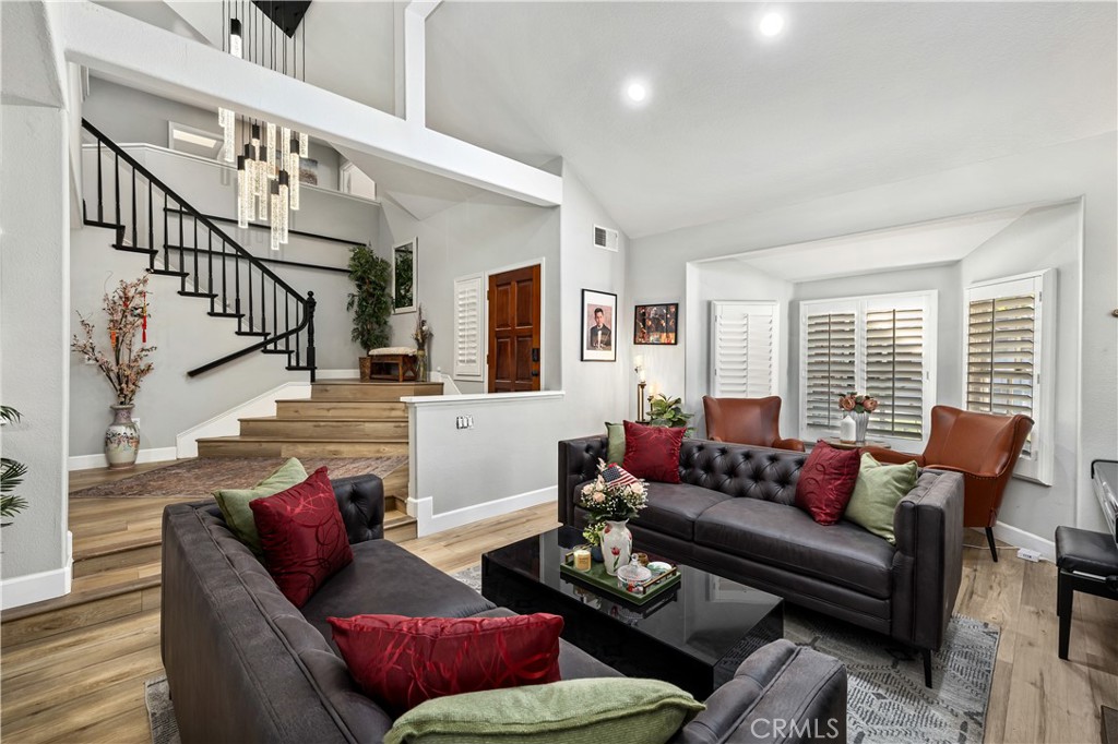 5570 Lakeview Drive, La Verne