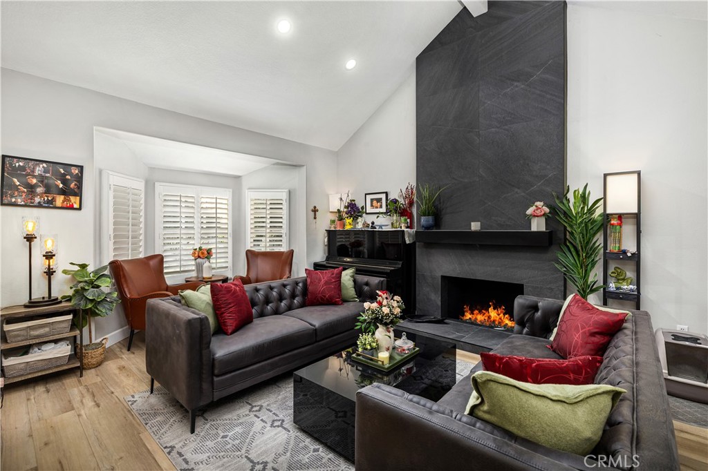 5570 Lakeview Drive, La Verne