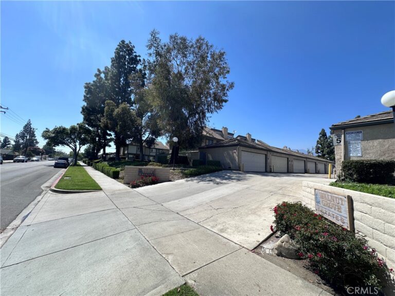 586 Diamond Court, Upland