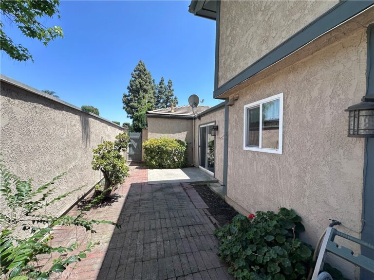 586 Diamond Court, Upland