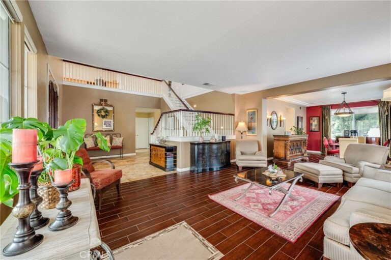6137 Ridgemont, La Verne