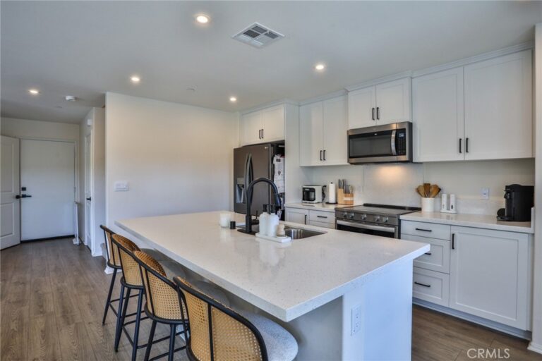 6392 Sierra Vista #5, Fontana