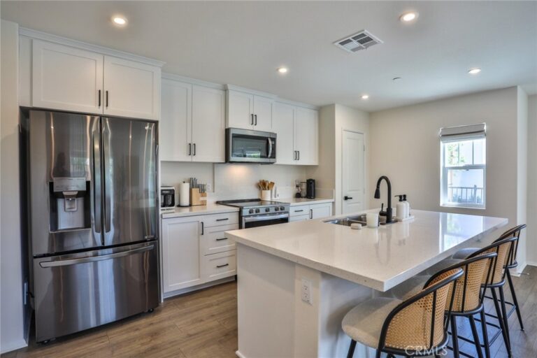 6392 Sierra Vista #5, Fontana