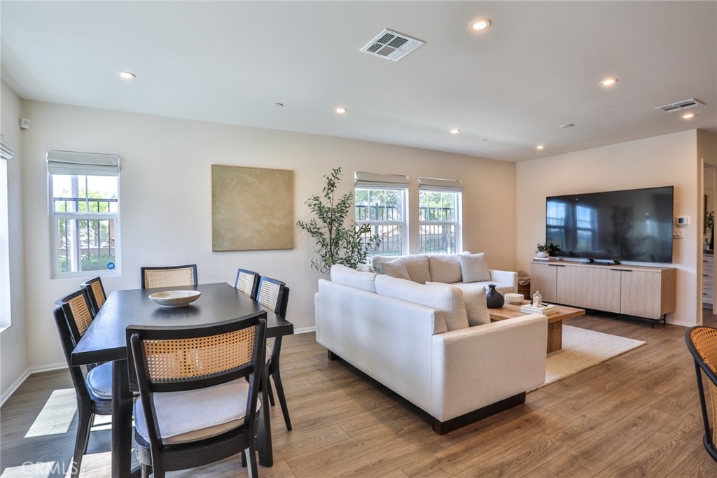 6392 Sierra Vista #5, Fontana