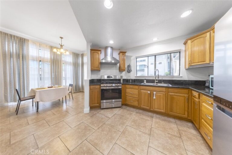 76 Willowcrest Lane, Pomona