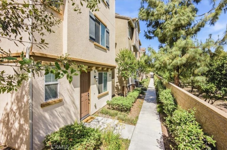 786 Plum #108, Pomona
