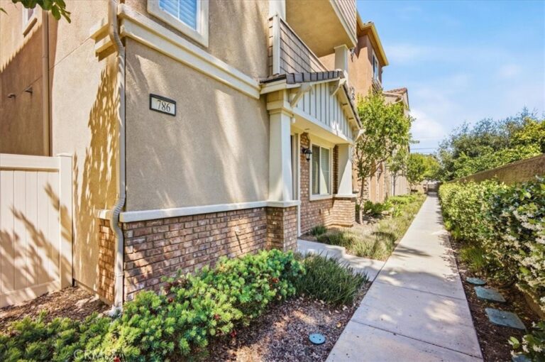 786 Plum #108, Pomona