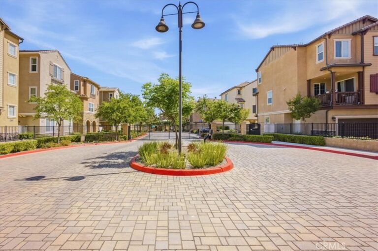 786 Plum #108, Pomona