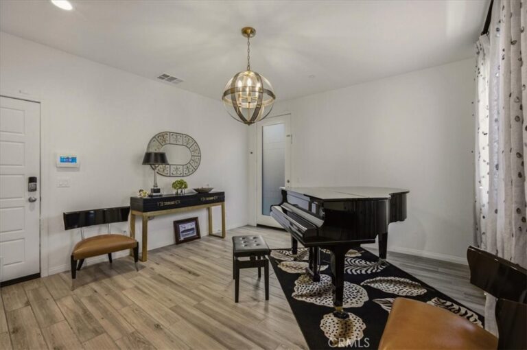 786 Plum #108, Pomona