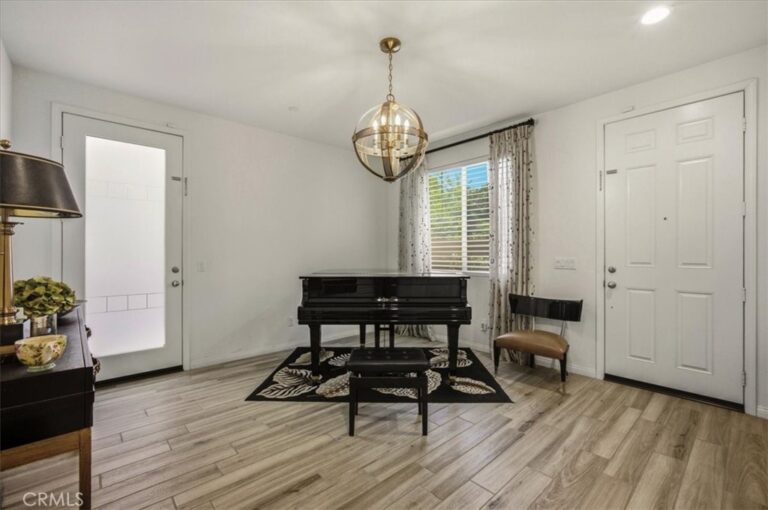 786 Plum #108, Pomona