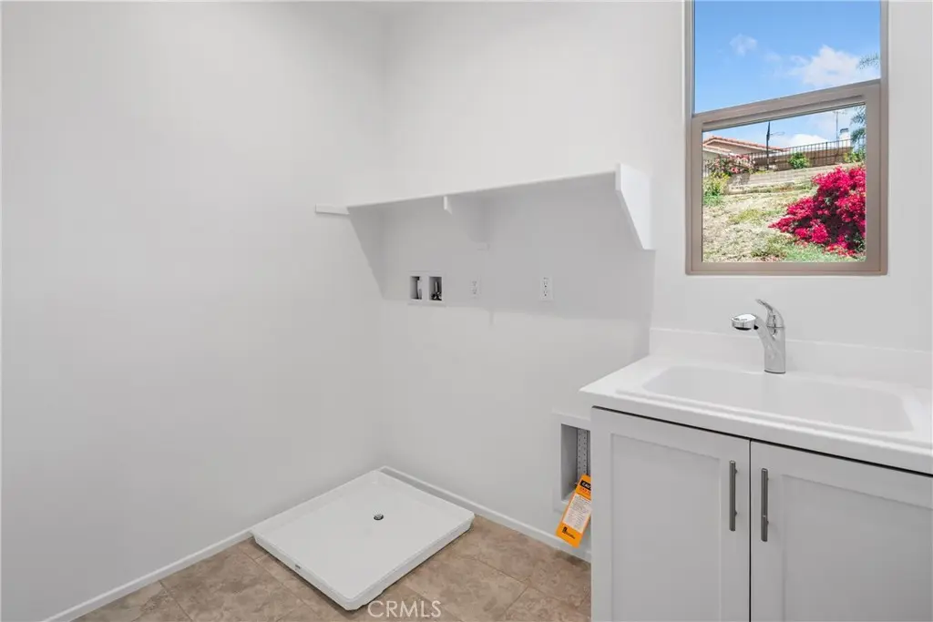 810 Francesca, Walnut