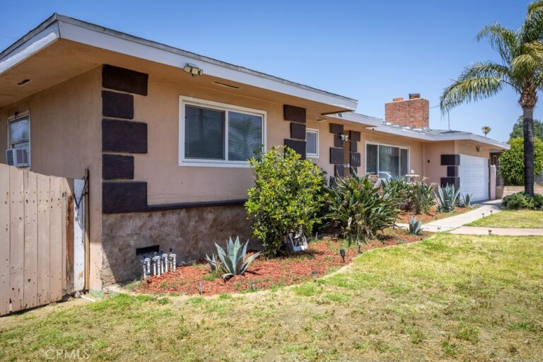8276 Sewell, Fontana
