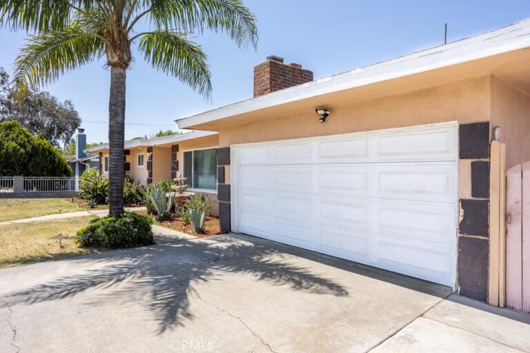 8276 Sewell, Fontana