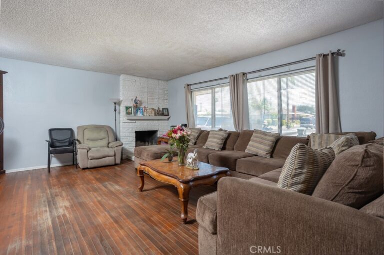 8276 Sewell, Fontana
