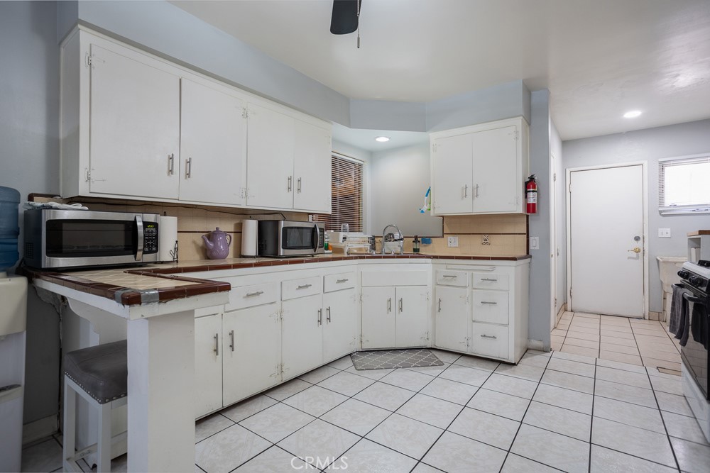 8276 Sewell, Fontana