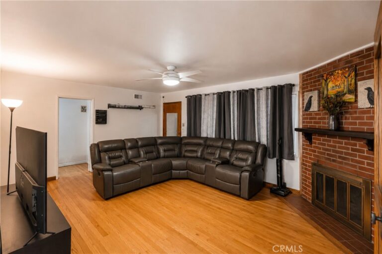9661 Tamarind Avenue, Fontana