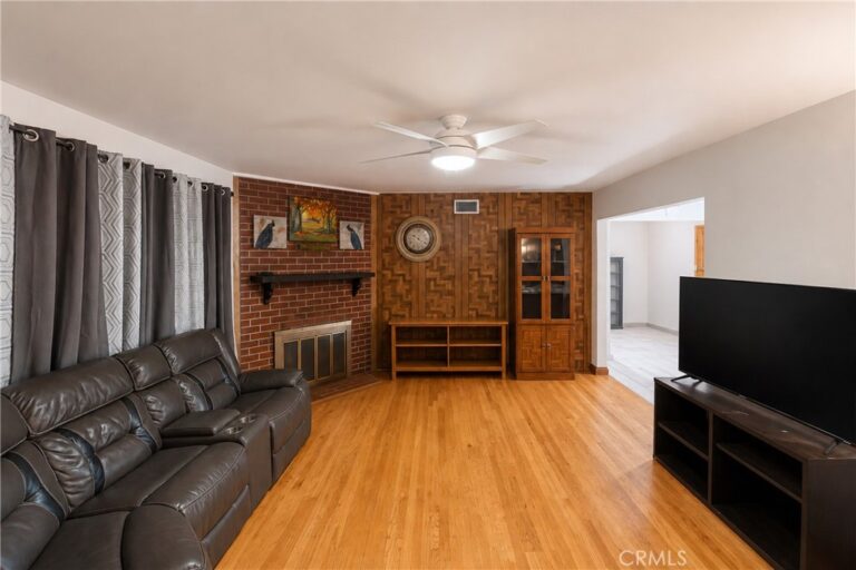 9661 Tamarind Avenue, Fontana