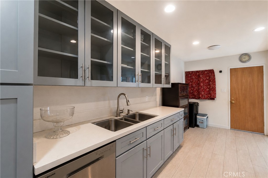 9661 Tamarind Avenue, Fontana