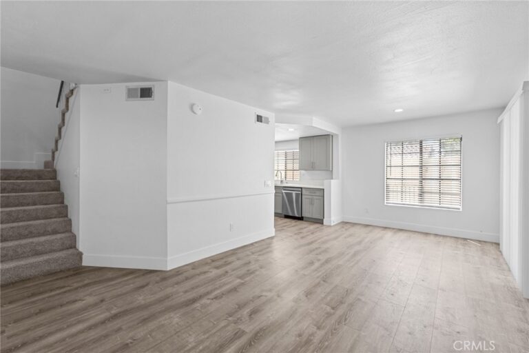 1021 S Reservoir, Pomona