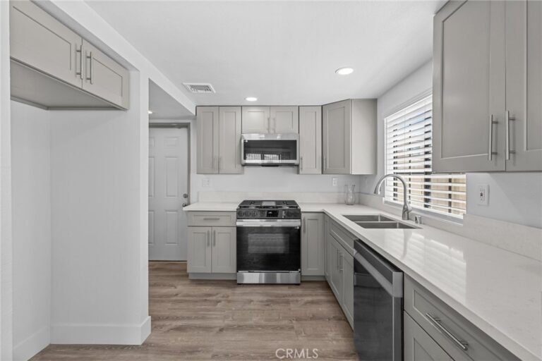 1021 S Reservoir, Pomona