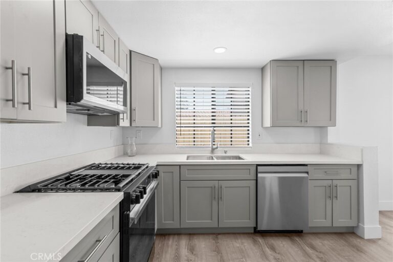 1021 S Reservoir, Pomona