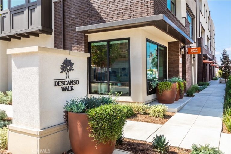 1032 Foothill Boulevard, Claremont