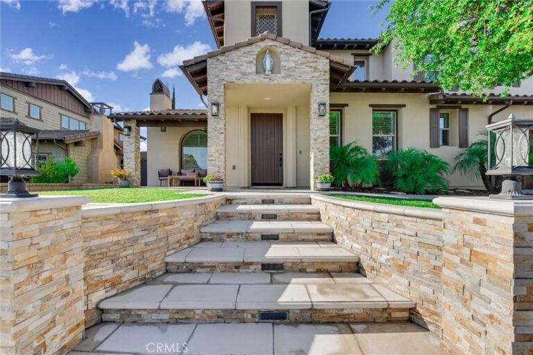 1127 Las Colinas Way, San Dimas