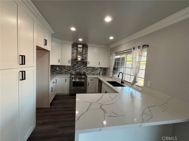 1132 E Cherry Hill Street, Ontario