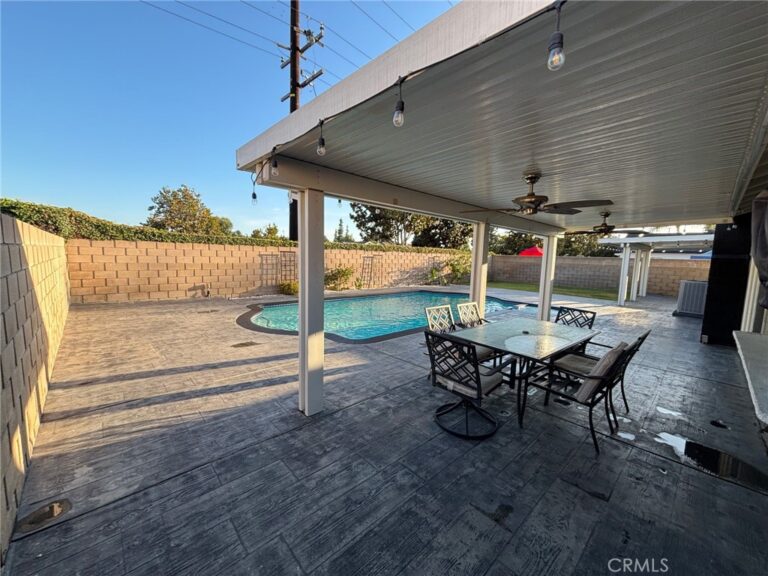 1132 E Cherry Hill Street, Ontario