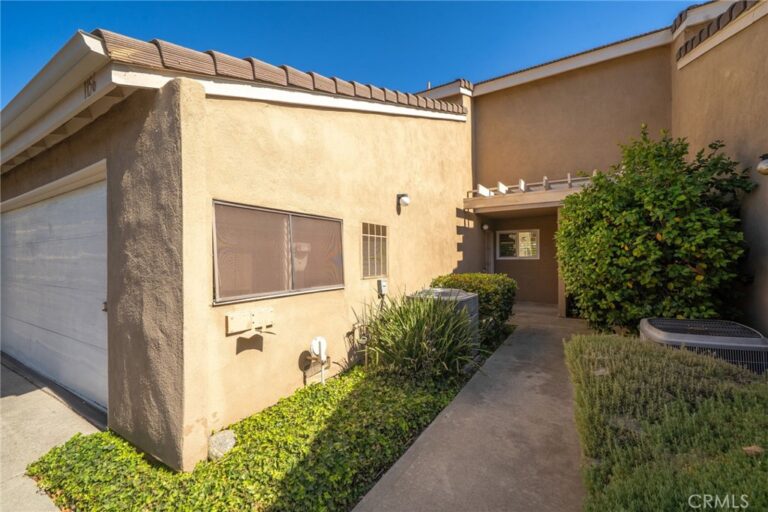 1156 Mountain Gate, Upland