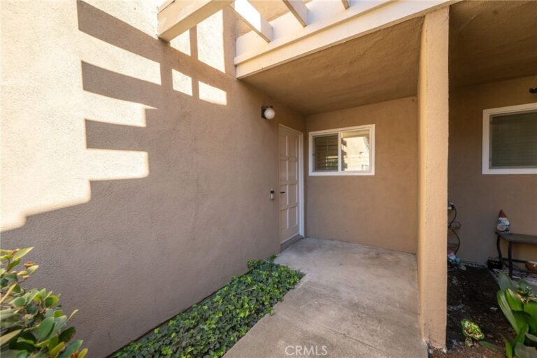 1156 Mountain Gate, Upland