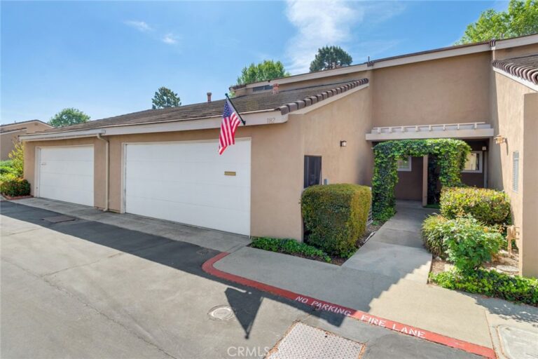 1182 Mountain Gate, Upland
