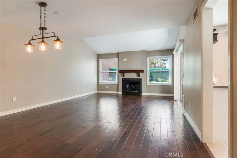 1182 Mountain Gate, Upland
