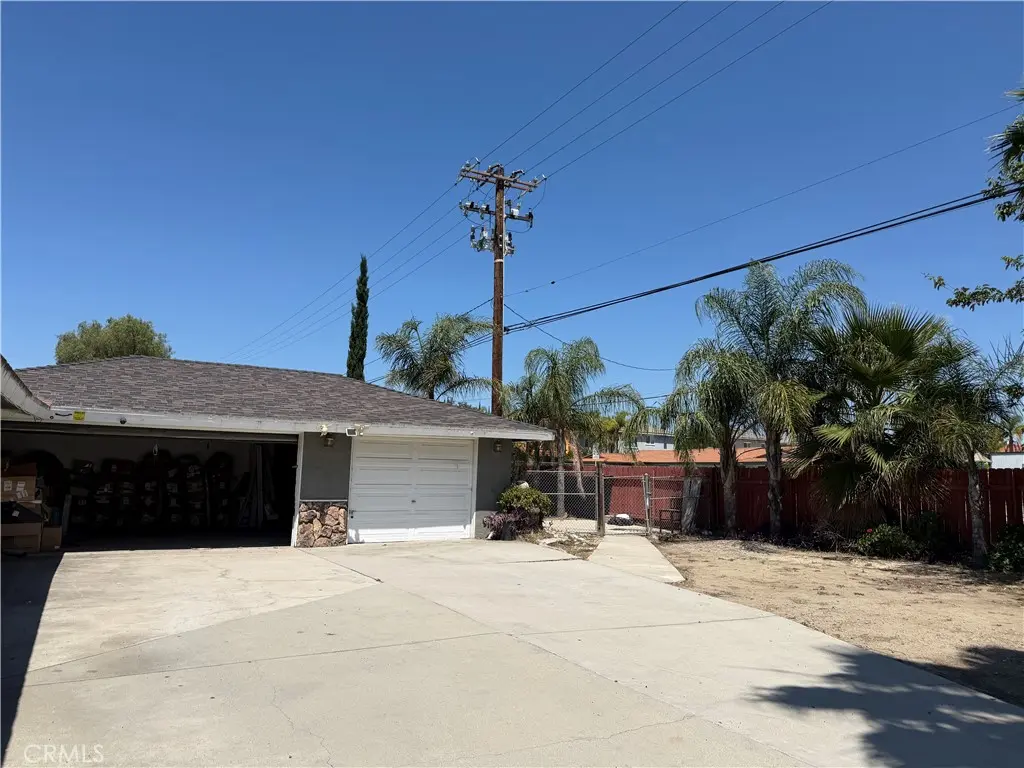 12520 Norton, Chino