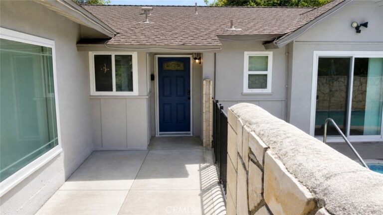 1260 N Grove Avenue, Upland
