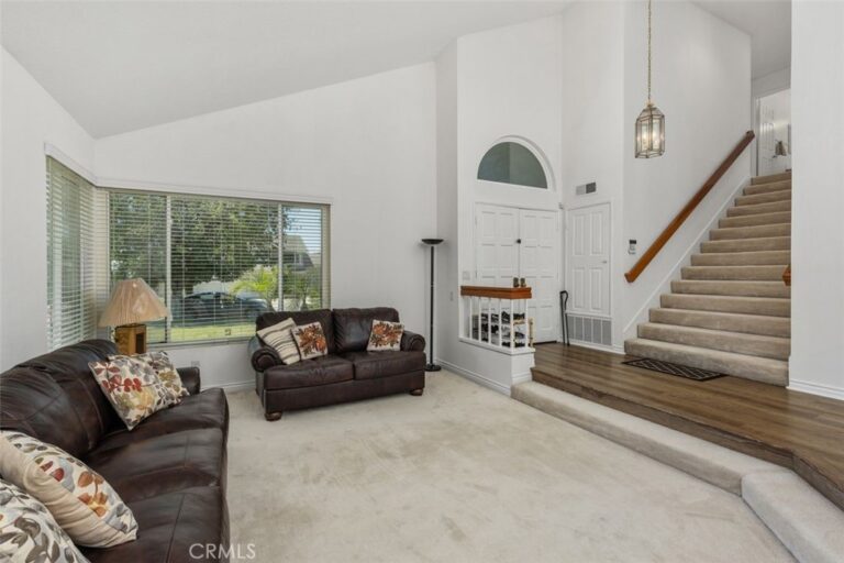 1307 Rockdale, Upland