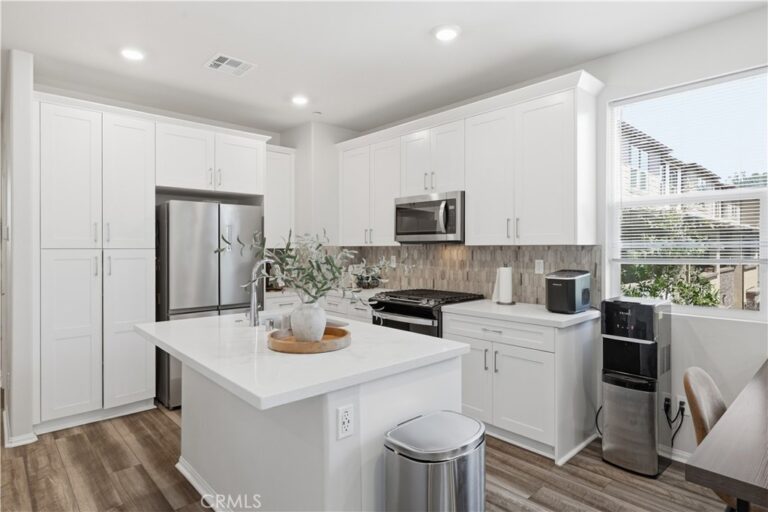 1329 Nimbus, Pomona