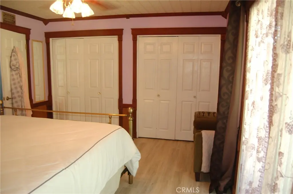 1339 Wesleyan, Walnut