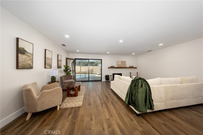 1370 Edgefield, Upland