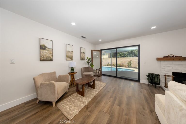 1370 Edgefield, Upland