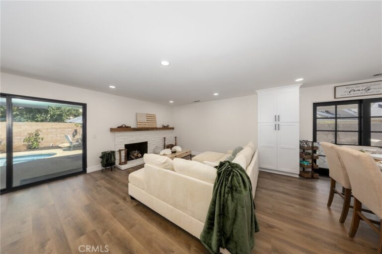 1370 Edgefield, Upland