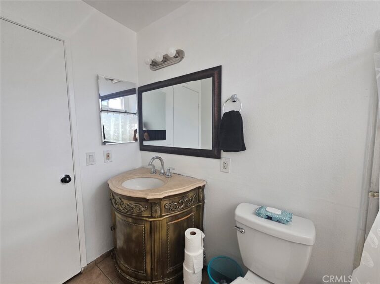 1386 E F, Ontario